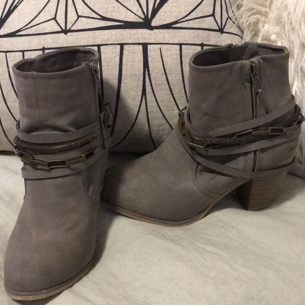 Taupe sz 7.5 booties EUC - Picture 1 of 5